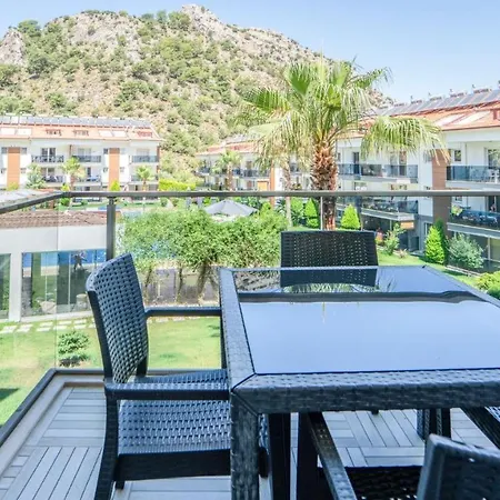 Vacation W Balcony Pool In 페티예